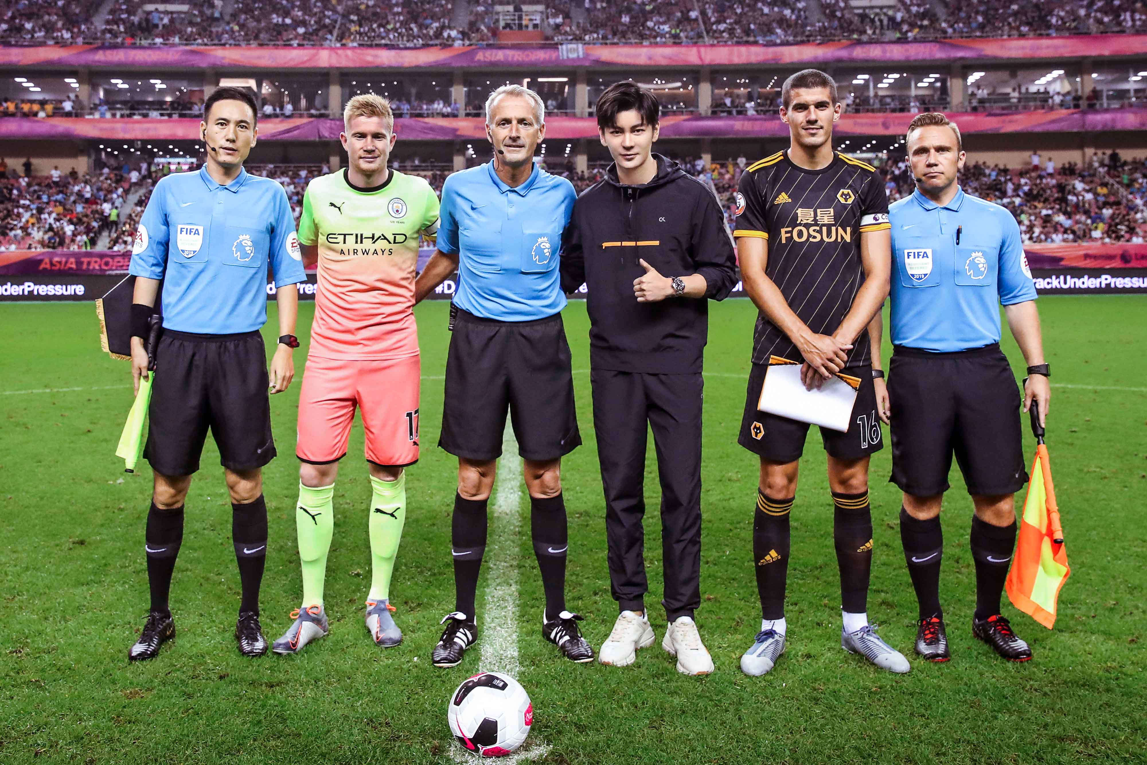 在谈话中直 在谈话中直