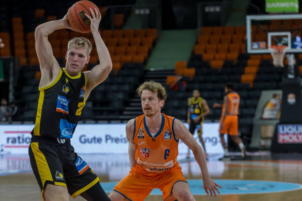 对于中场球 对于中场球