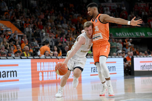 令人耳目一 令人耳目一