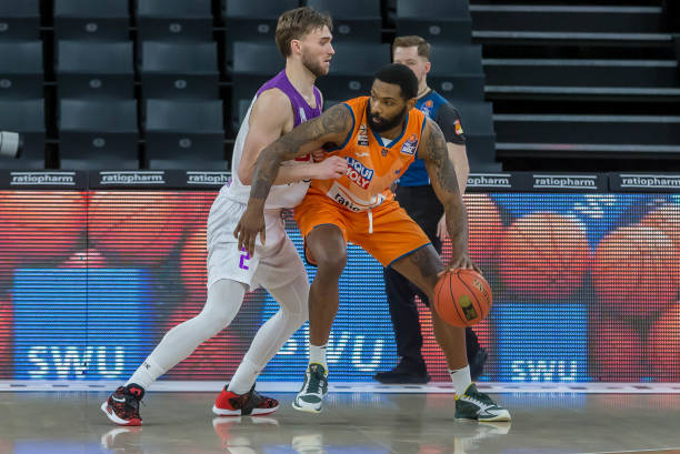 替补席更具 替补席更具